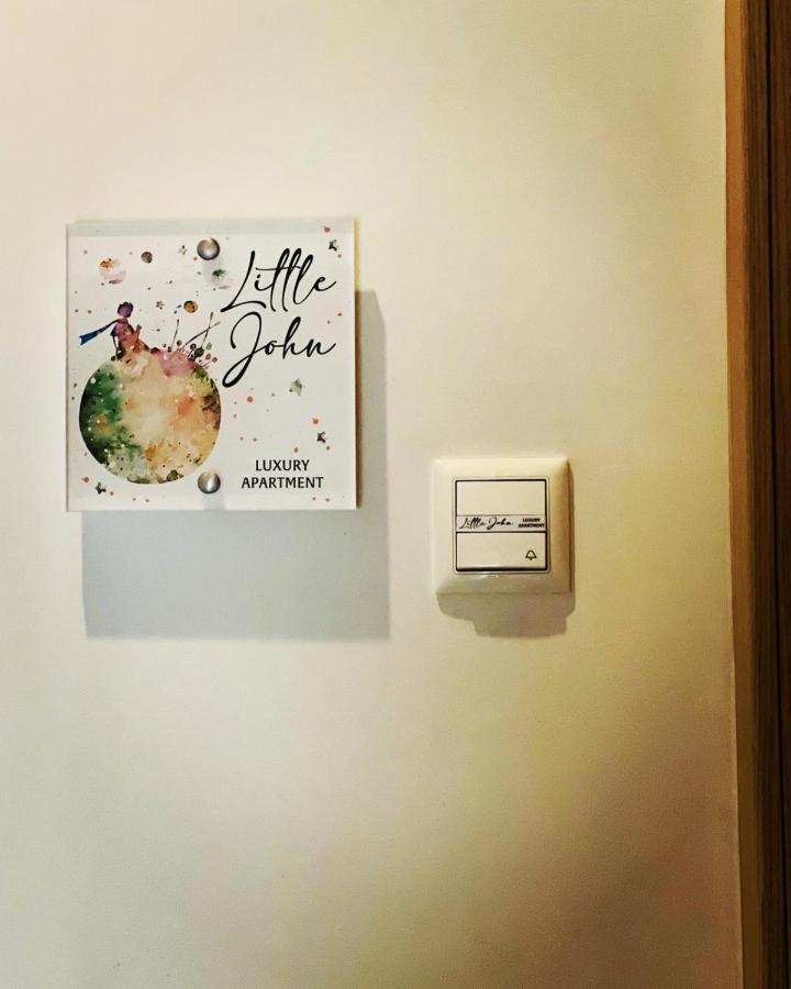 Little John Luxury Apartment Пирея Екстериор снимка