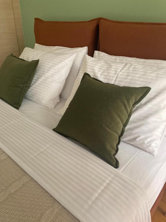 Little John Luxury Apartment Пирея Екстериор снимка