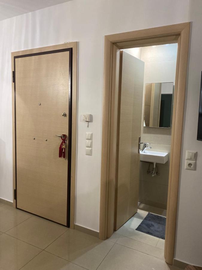 Little John Luxury Apartment Пирея Екстериор снимка