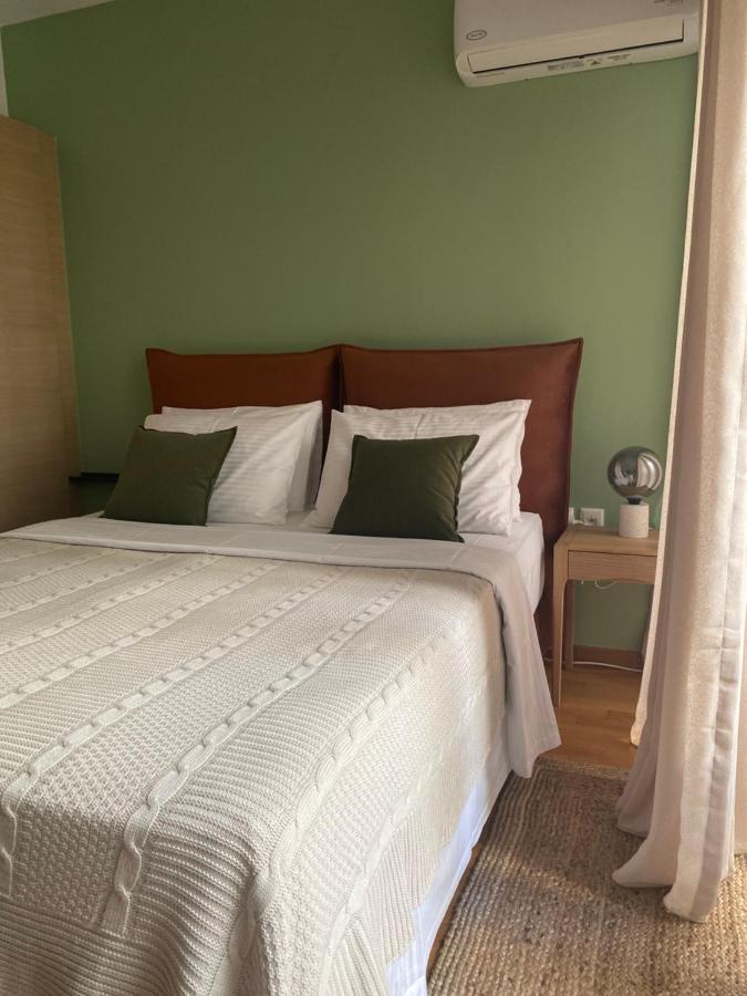Little John Luxury Apartment Пирея Екстериор снимка