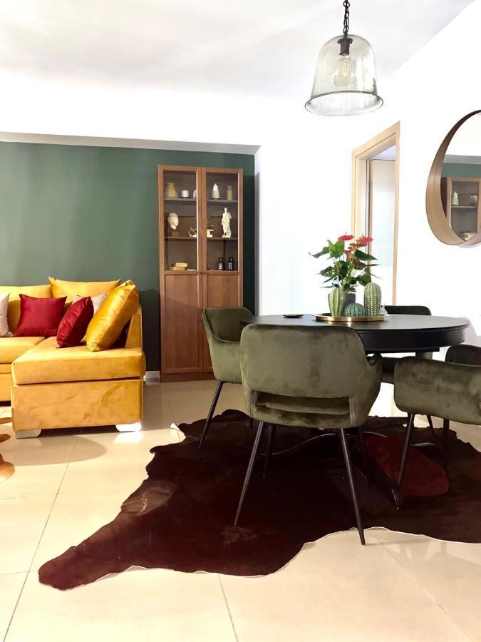 Little John Luxury Apartment Пирея Екстериор снимка