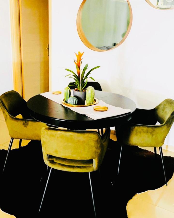 Little John Luxury Apartment Пирея Екстериор снимка