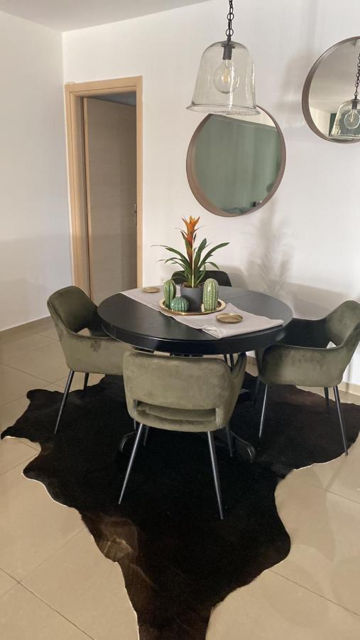 Little John Luxury Apartment Пирея Екстериор снимка