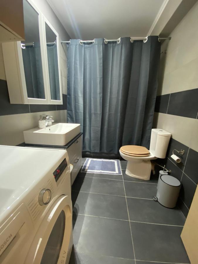 Little John Luxury Apartment Пирея Екстериор снимка