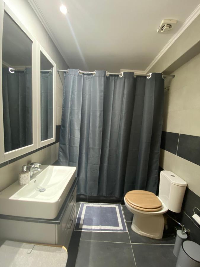 Little John Luxury Apartment Пирея Екстериор снимка