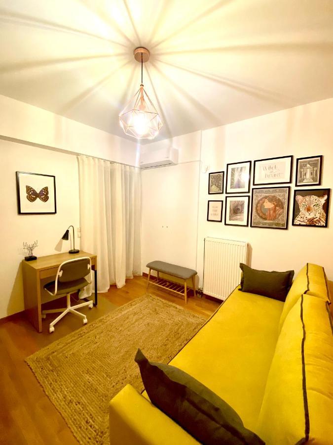 Little John Luxury Apartment Пирея Екстериор снимка