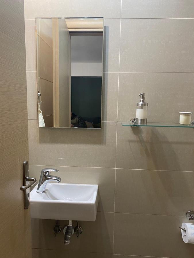 Little John Luxury Apartment Пирея Екстериор снимка