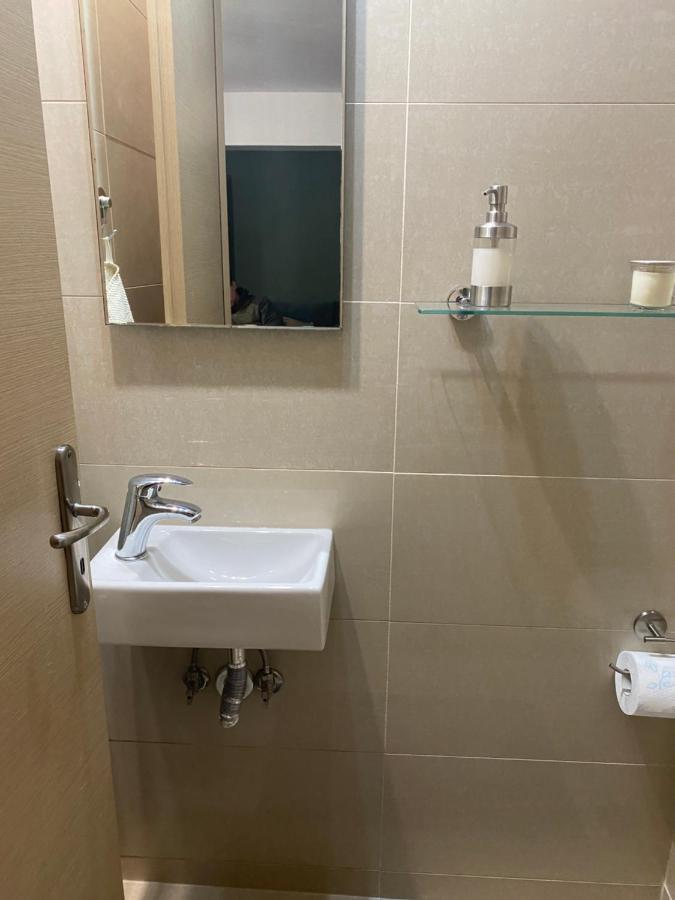 Little John Luxury Apartment Пирея Екстериор снимка