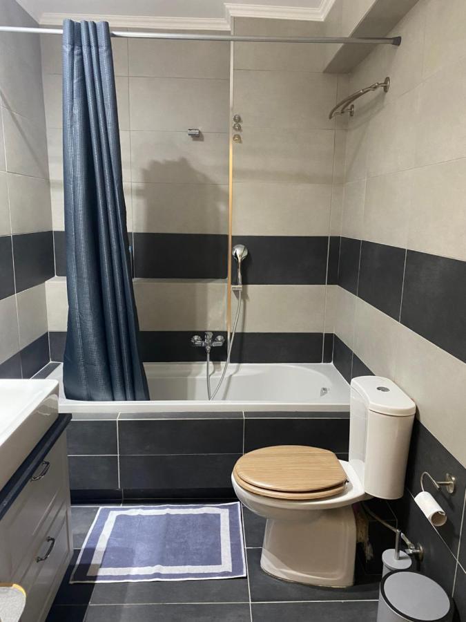 Little John Luxury Apartment Пирея Екстериор снимка